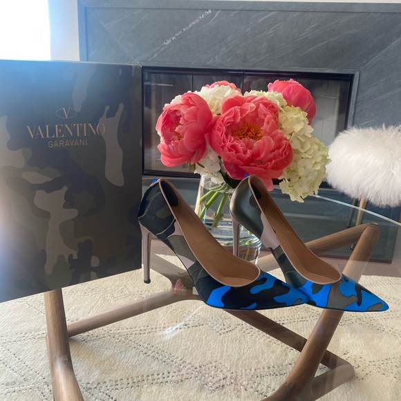 Valentino Shoes - Valentino Camo stiletto size 39